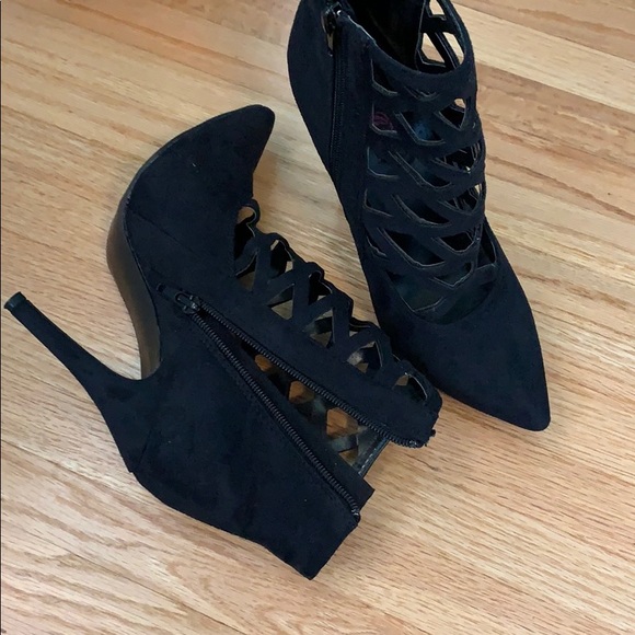 Cleopatra Black Suede Heel, size 6.5, side zipper - Picture 4 of 10